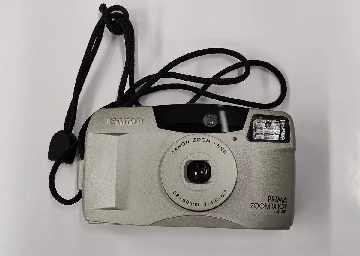 Kinofilmový kompakt Canon Prima Zoom Shot AiAF