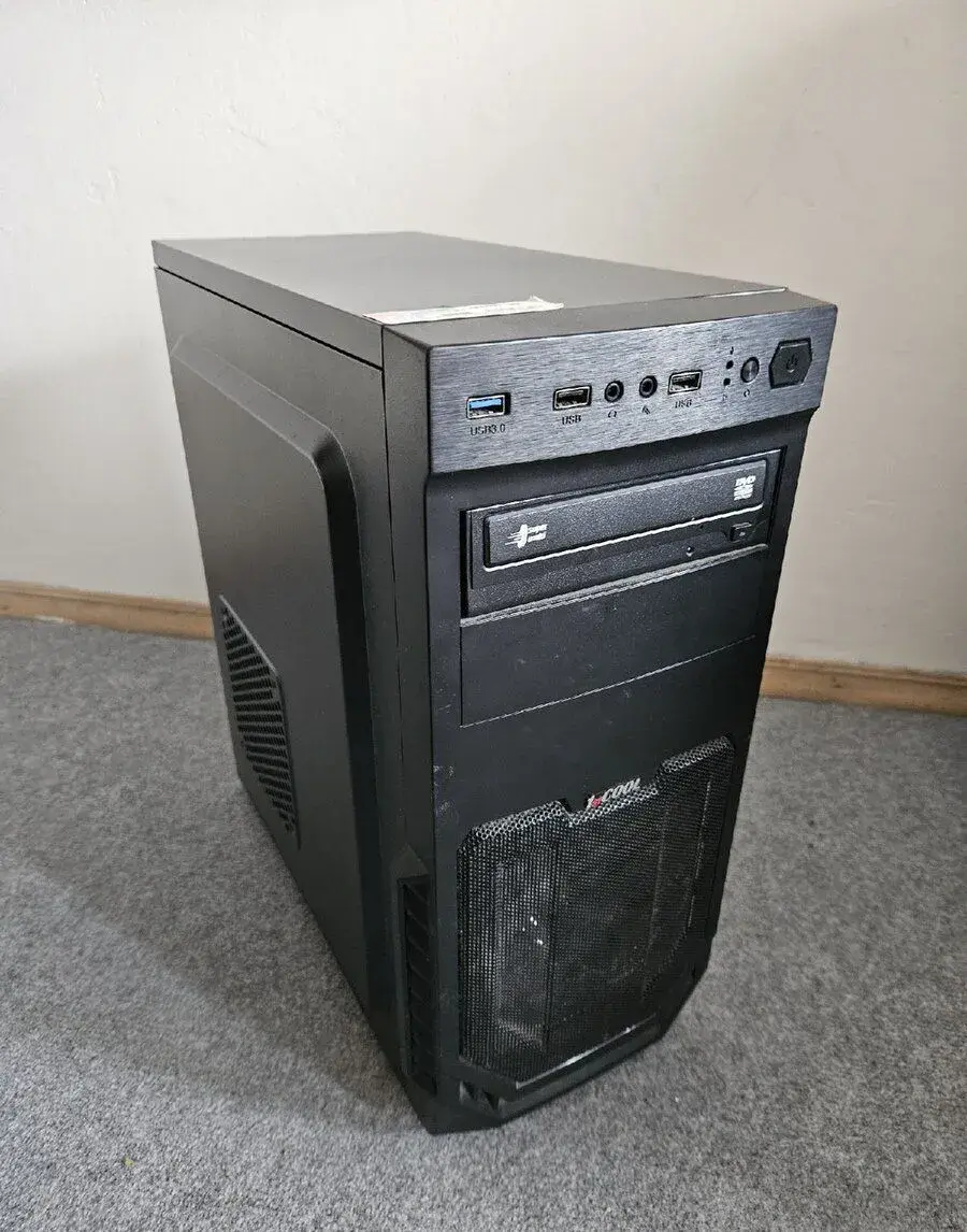 PC skříň 1stCOOL + DVD mechanika a Arctic ventilátor