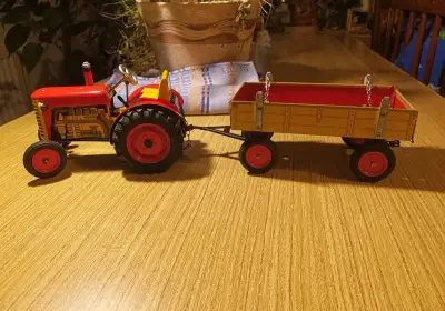 Traktor s valníkem červený - Kovap / KOVAP Red Tractor