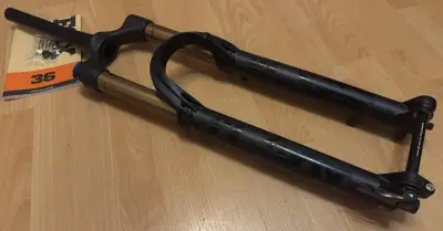 Fox 36 Factory Grip X 2025 - NOVÁ vidlice, záruka