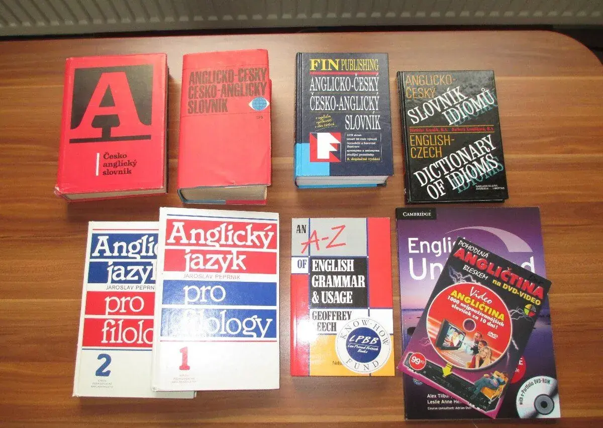 Učebnice Aj, slovníky Aj