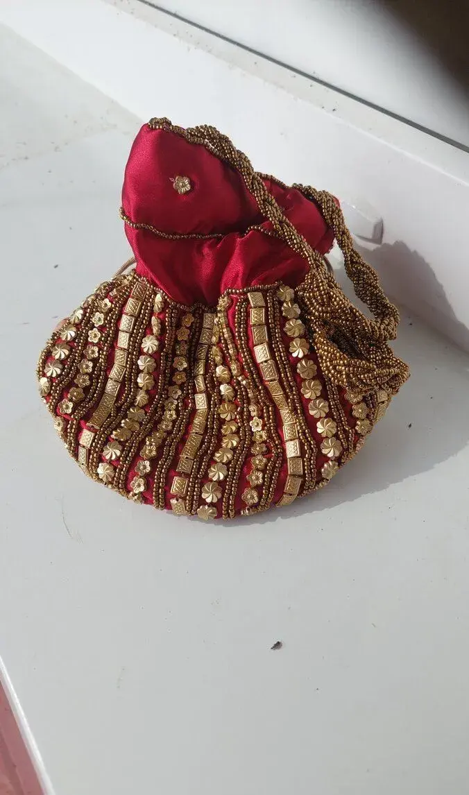 zlatá kabelka