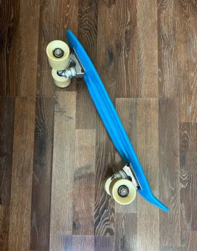 Dětský skateboard v výborném stavu.