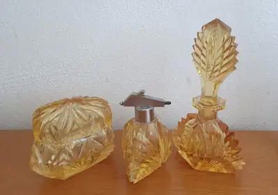Toaletní souprava Art Deco jantarové sklo
