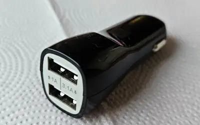 Nabíječka do auta 2x USB (3,1 A + 1 A)