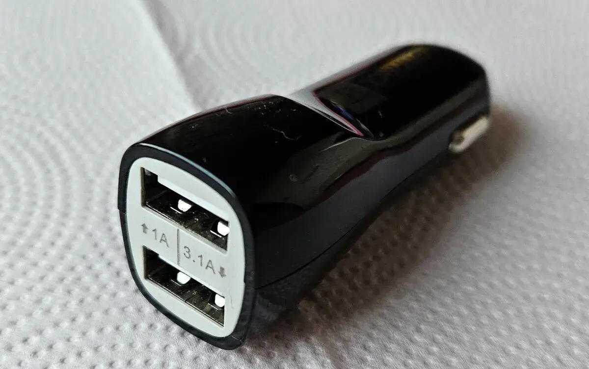 Nabíječka do auta 2x USB (3,1 A + 1 A)