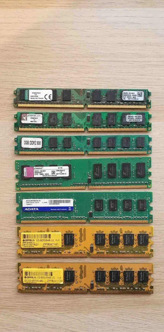 Paměri RAM DDR2 kapacita 2GB, 1GB