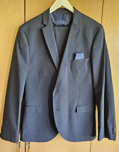 Pánský oblek C&A, nový, vel. 54