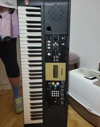 Klávesy Yamaha YPT-220