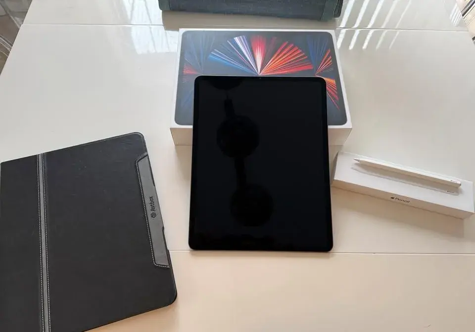 Apple iPad Pro 12.9" M1 (2021) 256GB + Apple Pencil 2