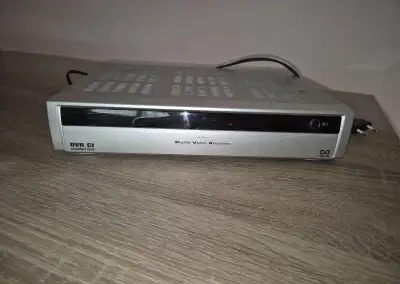 Digitální satelitní set-up box s nahráváním,