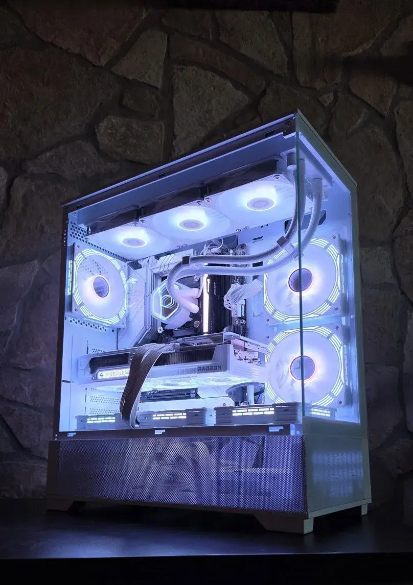 Herní PC / Ryzen 7 9800X3D / RX 9070 XT / 1TB NVME / Wifi