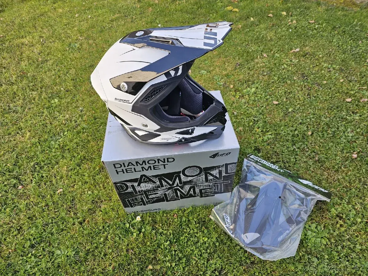 MX helma UFO DIAMOND velikost L