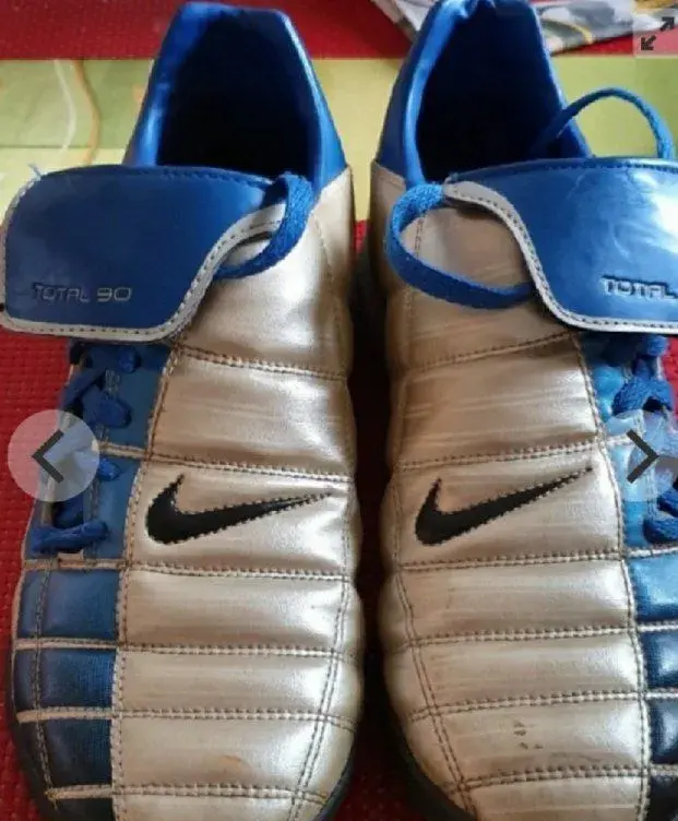 Sálovky Nike psát jen sms nereaguji na email