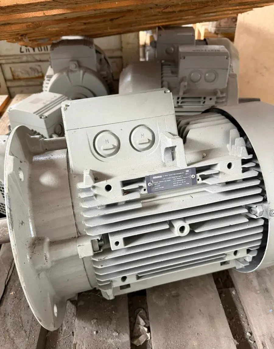Elektromotor Siemens 11kW, 2940 ot, přírubový/patko