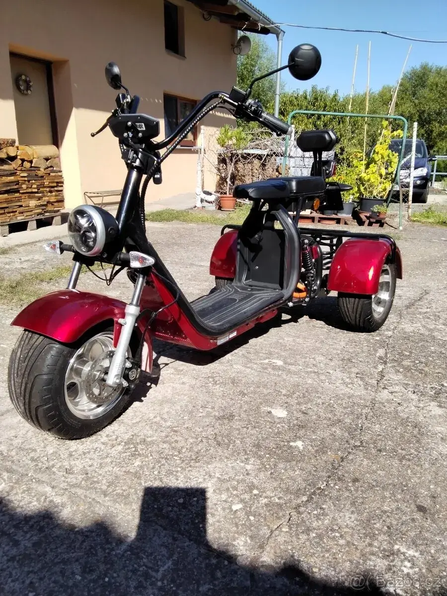 Elektrickou tříkolku.