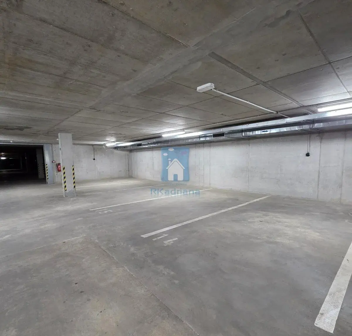 Pronájem garážového stání, Plzeň - Slovany, Rejskova, 15 m2