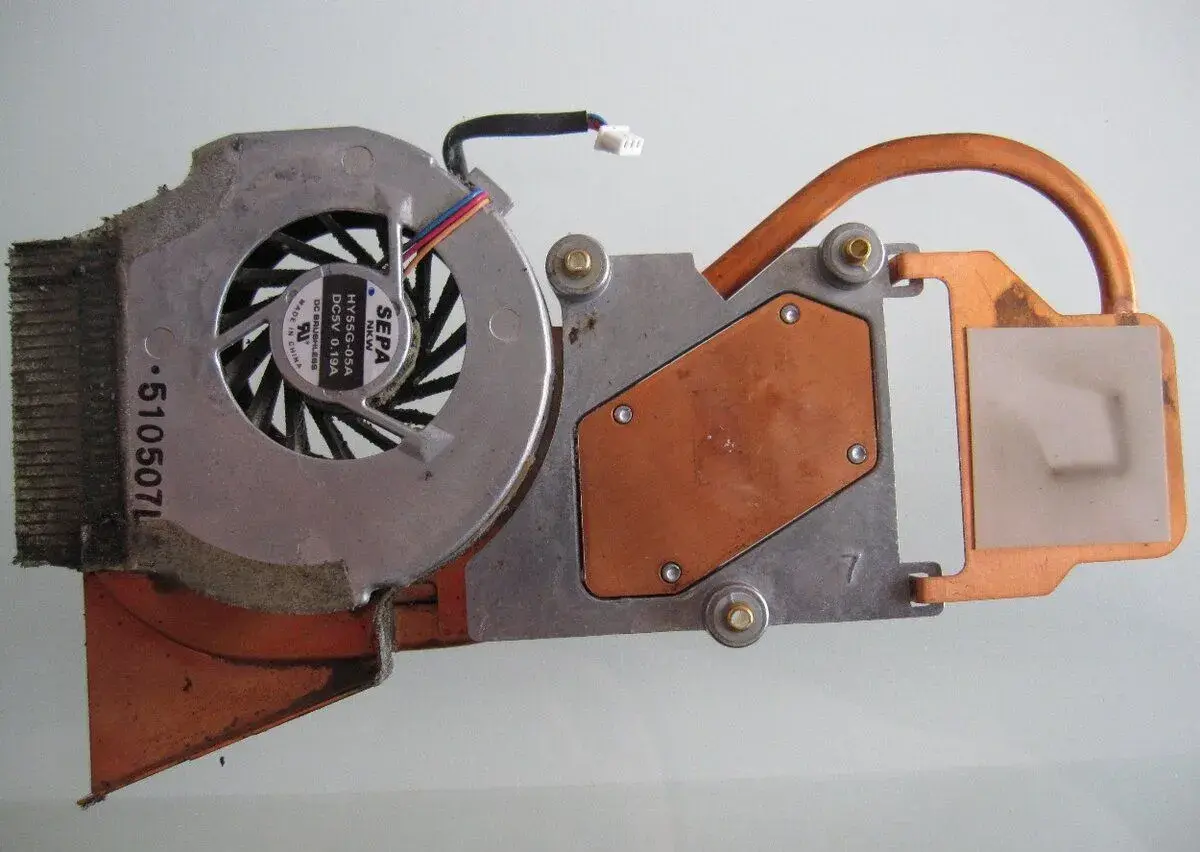 chladič z notebooku HY55G-05A s heatpipe
