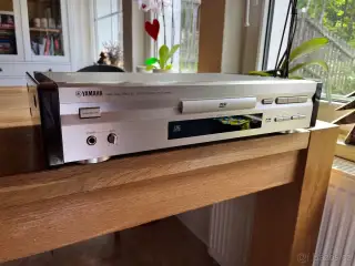 Yamaha DVD-S795