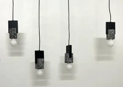 závěsný lustr kov a beton