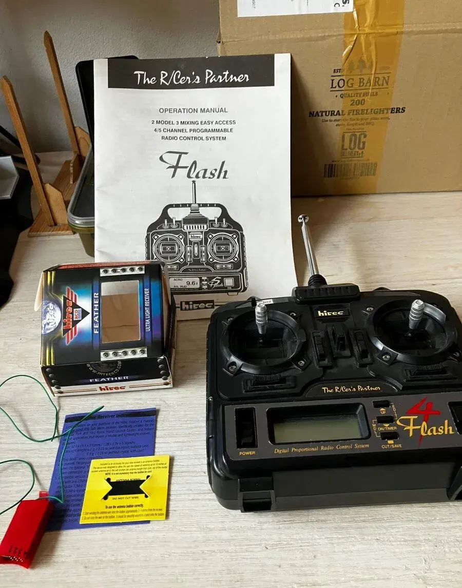 RC souprava HITEC FLASH 35MHz