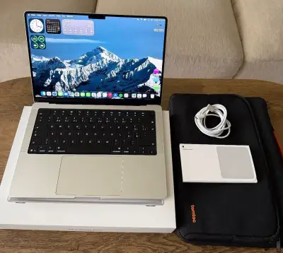MacBook Pro 14" M5 2025 stříbrný - Zánovní - Záruka