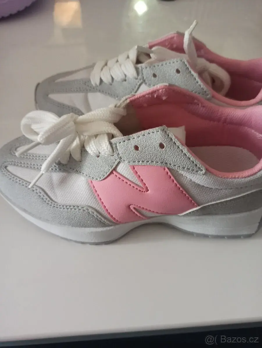 Dívčí botasky New balance vel.31