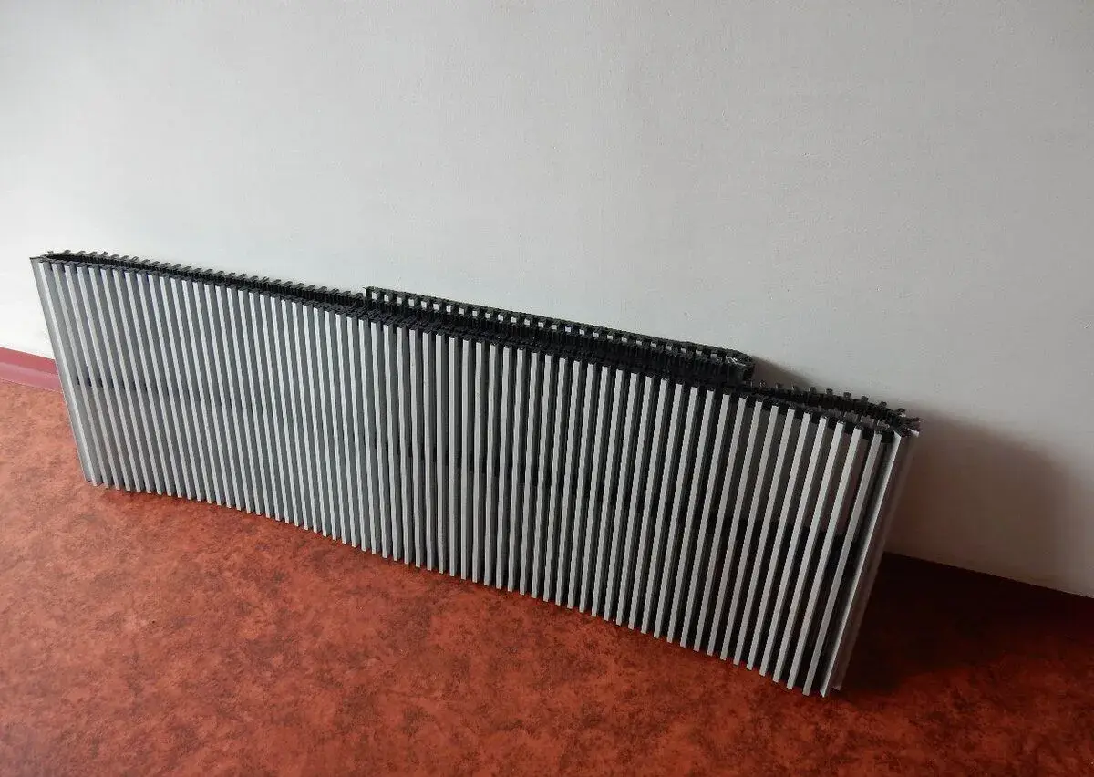 Krycí mřížka topení KORAFLEX PM hliníková stříbrná 328mmx3m