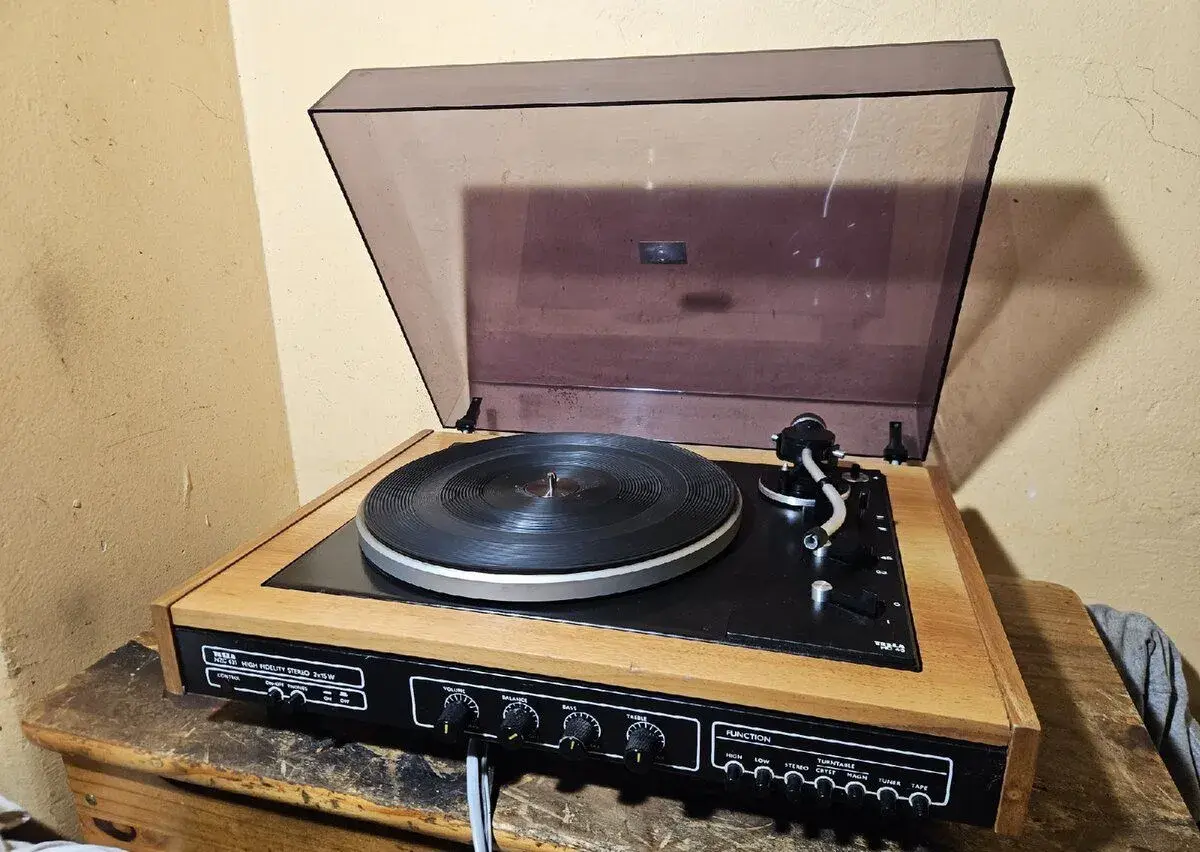 TESLA NZC 431 HiFi gramofon
