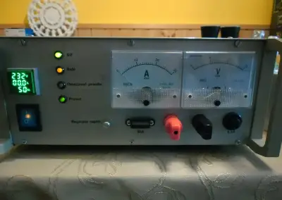 Zdroj na radiostanice