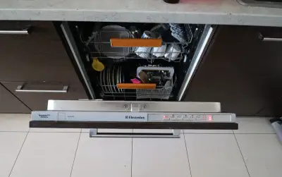 Vestavná myčka Electrolux XXL 60cm