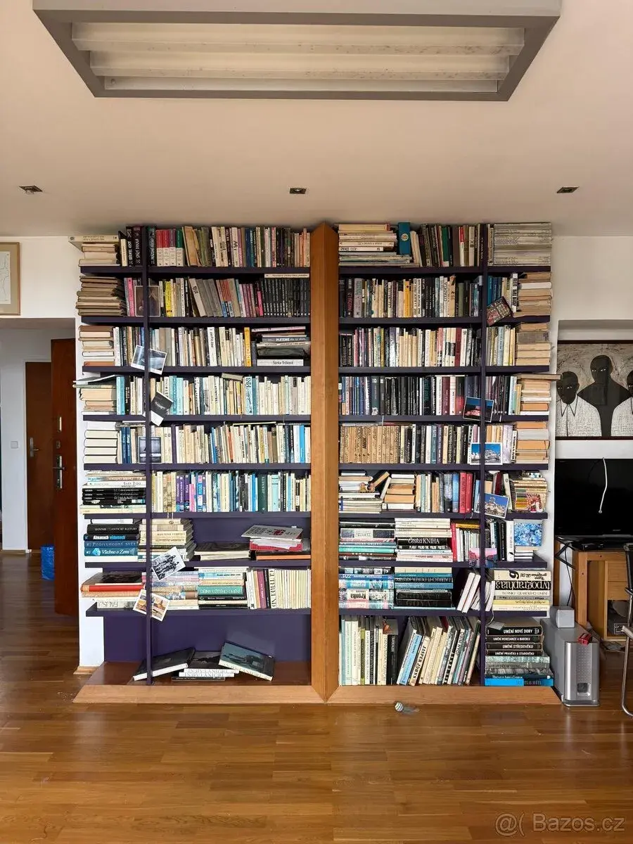 Designová knihovna - 250x250x25, rozdělitelná na půl