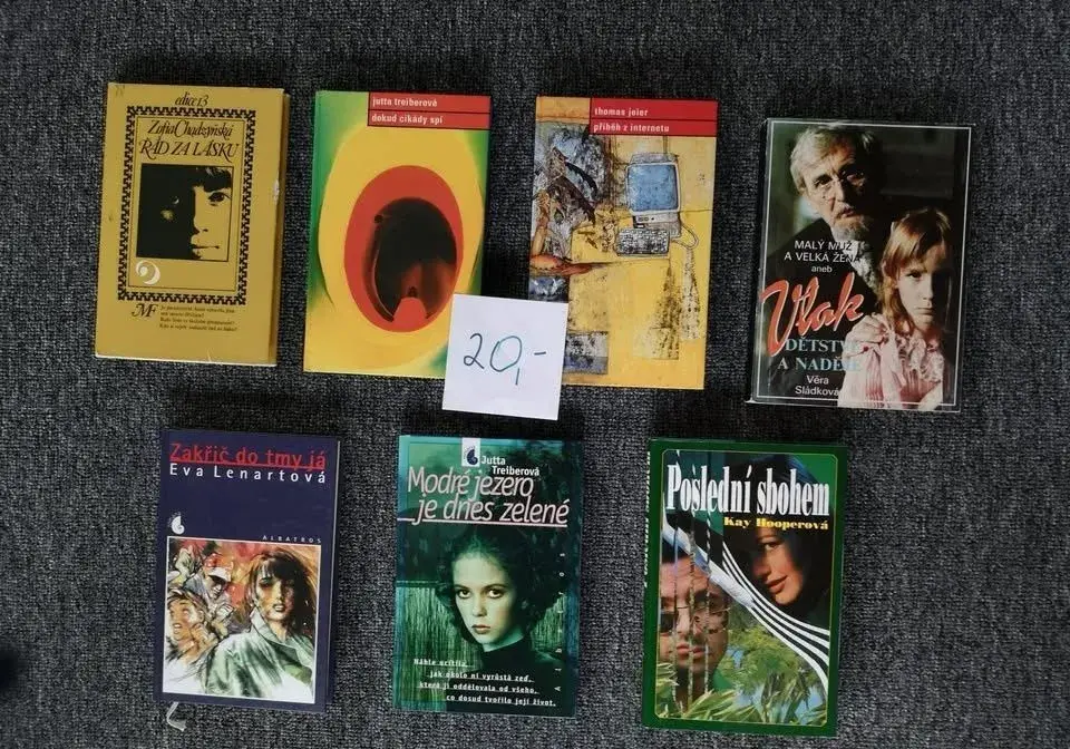 různé knihy pro ženy a dívky