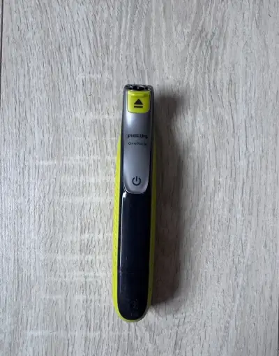 Philips OneBlade 360 QP2734 holící strojek s nabíječkou