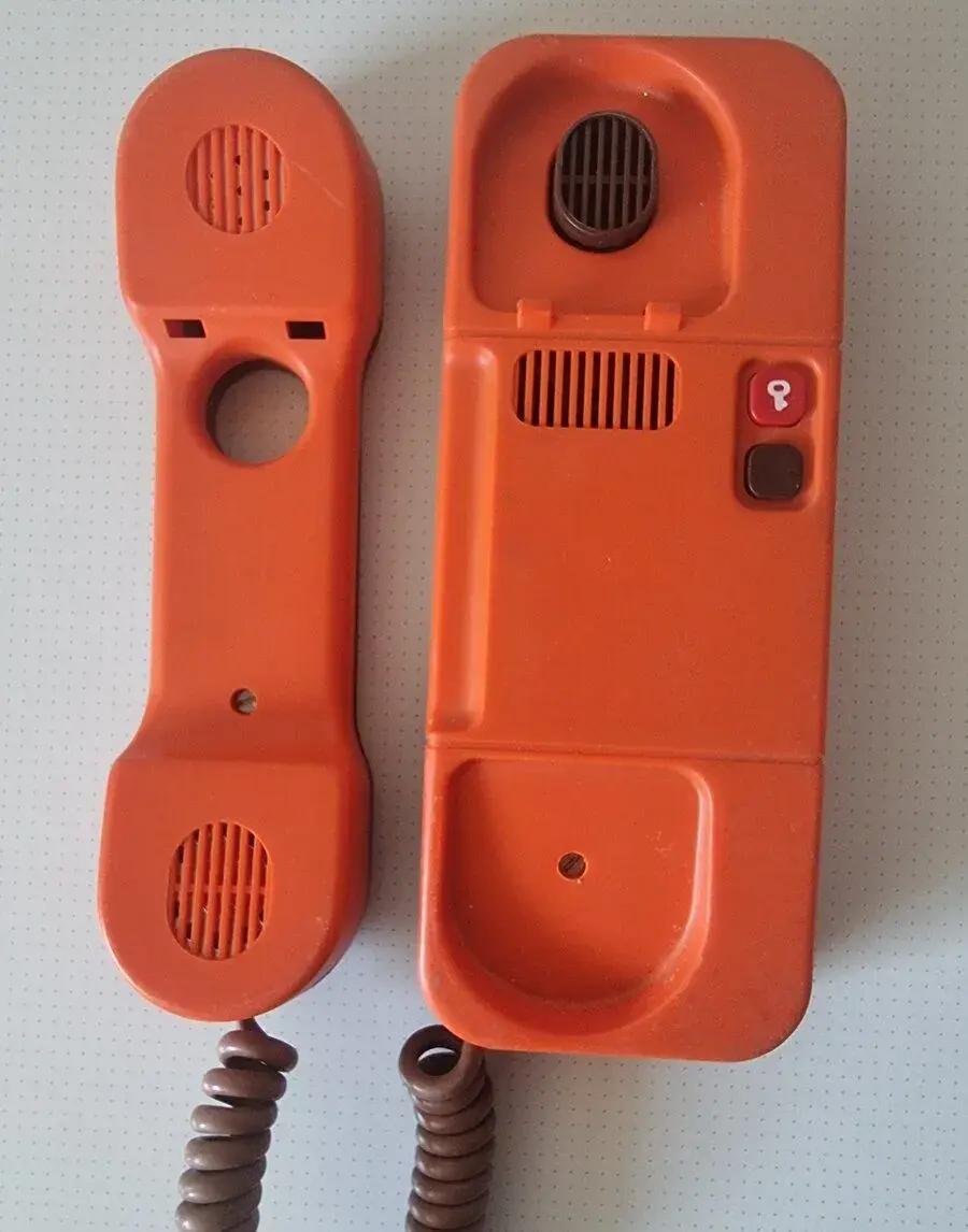 Krásný domovní telefon Tesla Stropkov DT 85 viz foto.