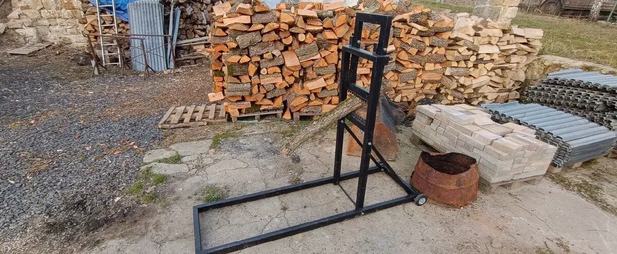 Držak na dřevo
