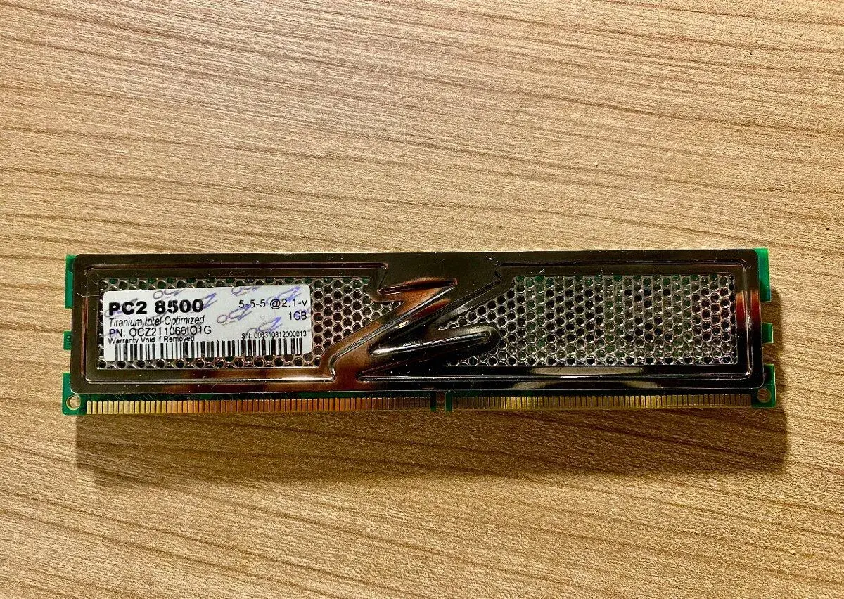 operační pamět RAM DDR2-1066 1GB PC2-8500 OCZ
