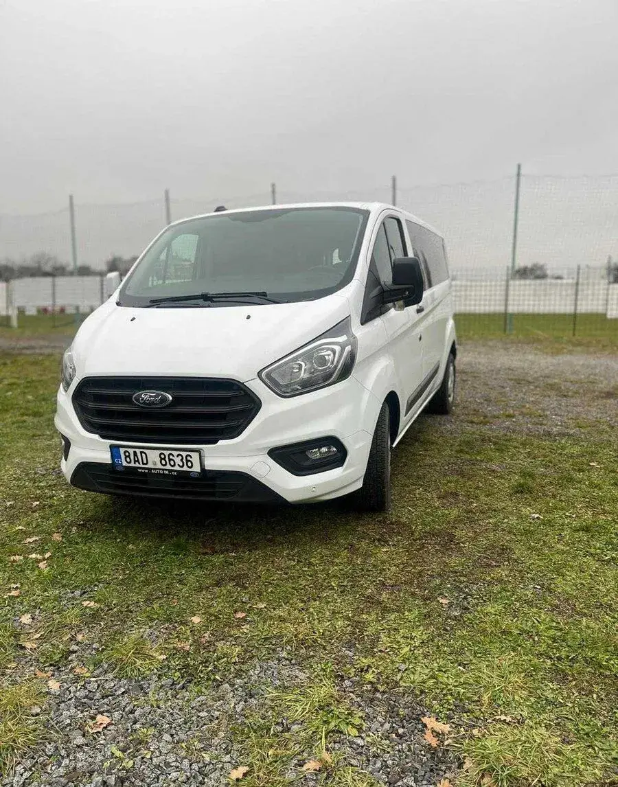 K zapůjčení mikrobus Ford Transit Custom 9 míst