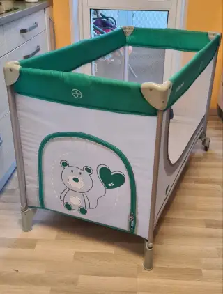 Cestovní postýlka s vchodem