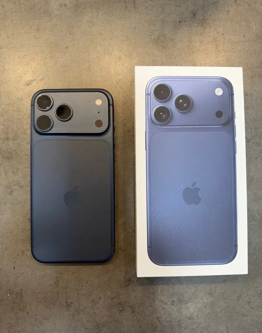 iPhone 17 Pro Max 512GB – Temně modrá (Deep Blue)