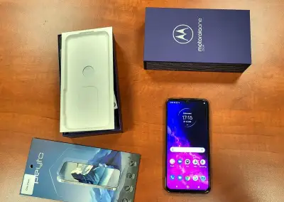 Motorola One Zoom komplet. s novym displejem