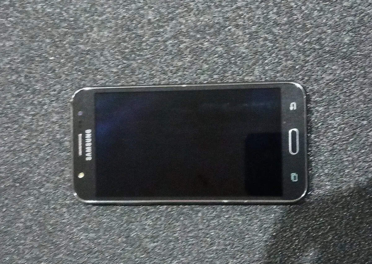 Samsung Galaxy J5 Duos (SM-J500F) – černý, plně funkční