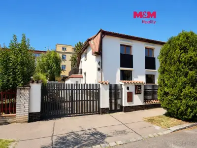 Pronájem rodinného domu, 280 m², Praha, ul. V nové čtvrti