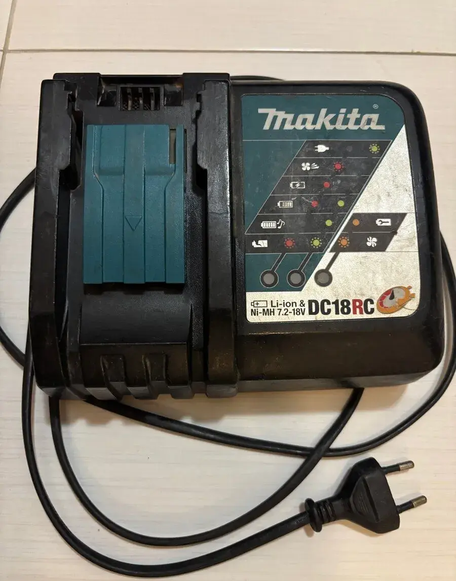 Makita nabíječka DR18RC 7.2 - 18V