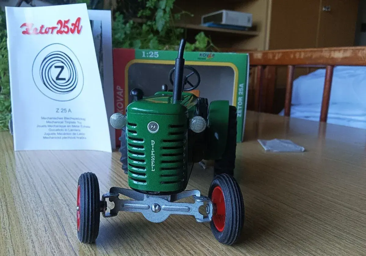 KOVAP Zetor 25A - Legendární plechový traktor - NOVÝ