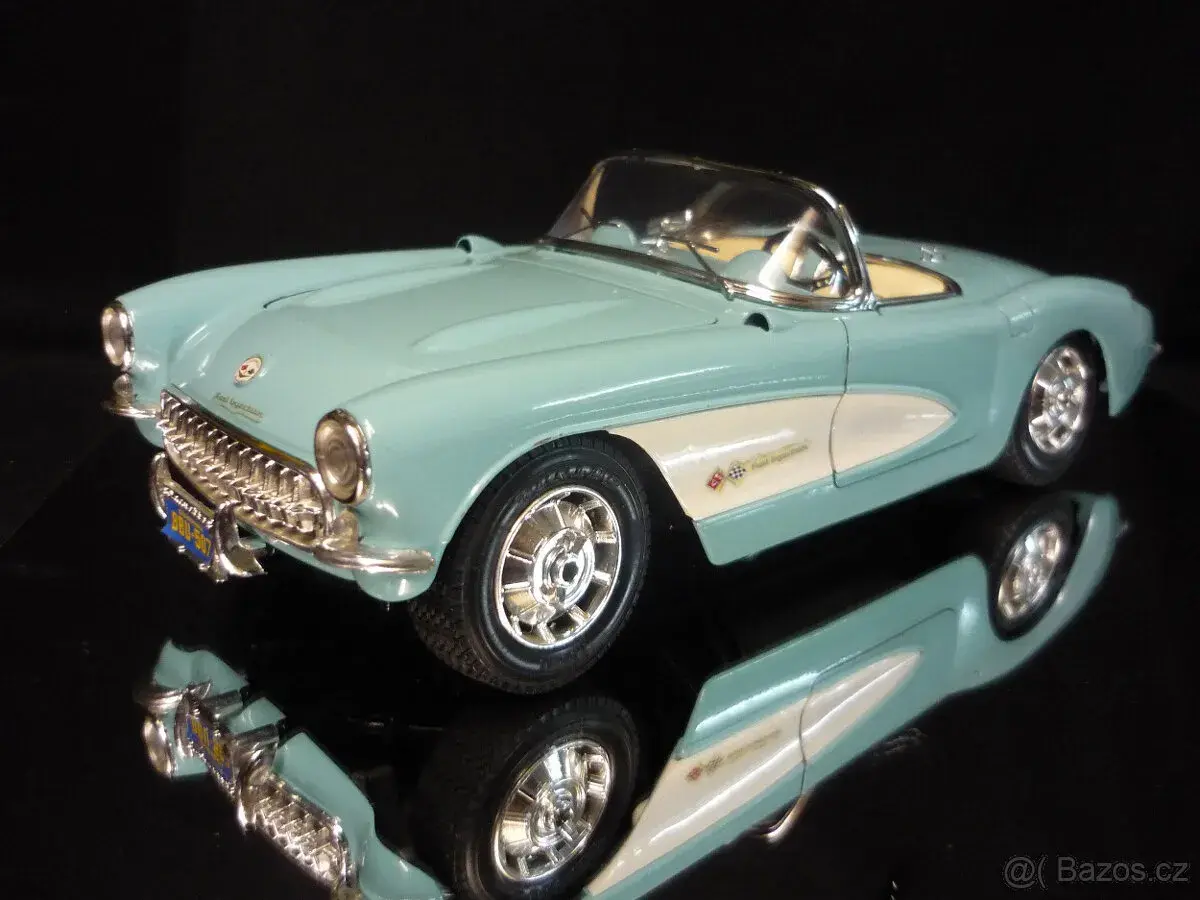 Chevrolet Corvette 1957 tyrkysový Bburago 1/18