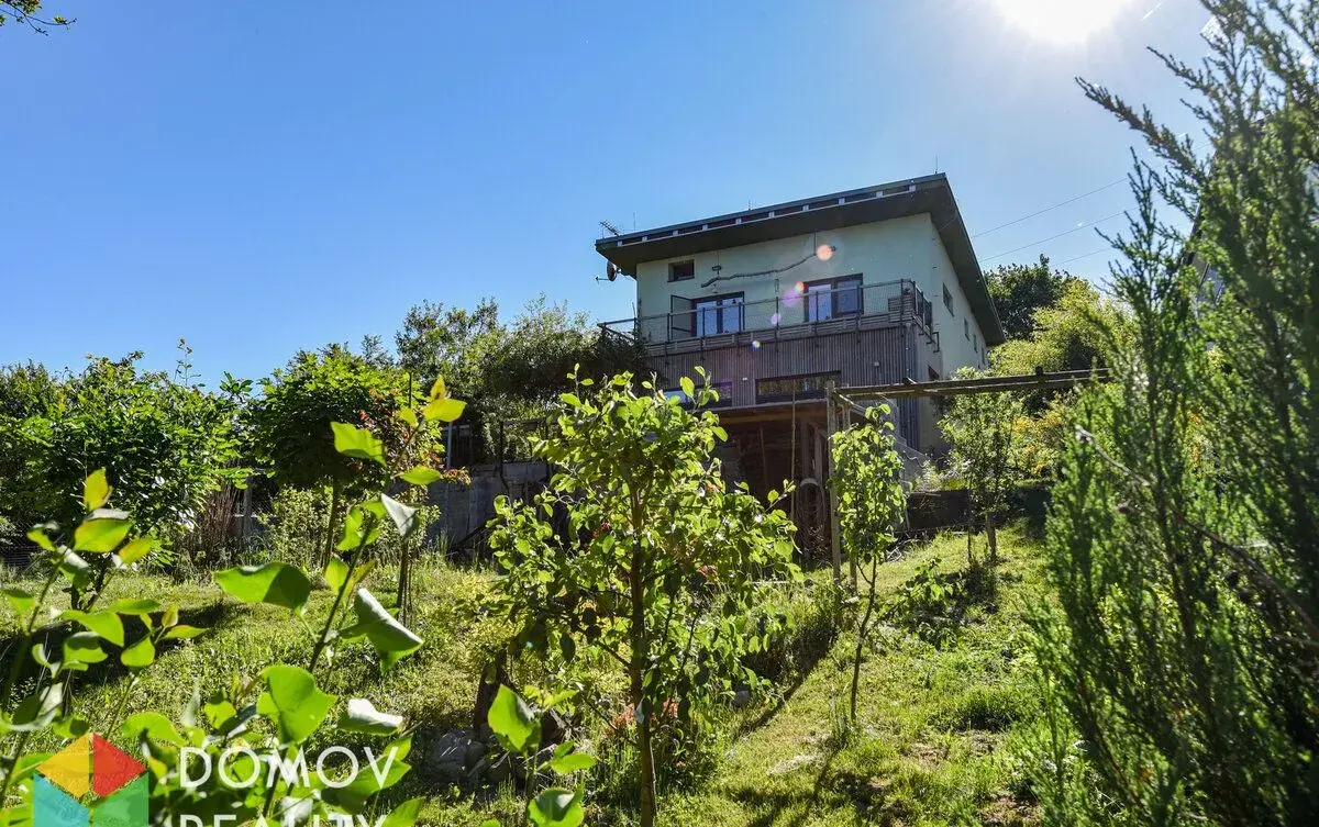 Moderní rodinný dům se zahradou 853 m² – Loděnice u Berouna