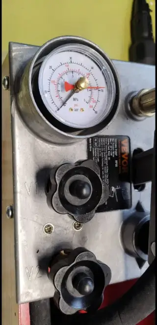 Hydraulická zkušební pumpa