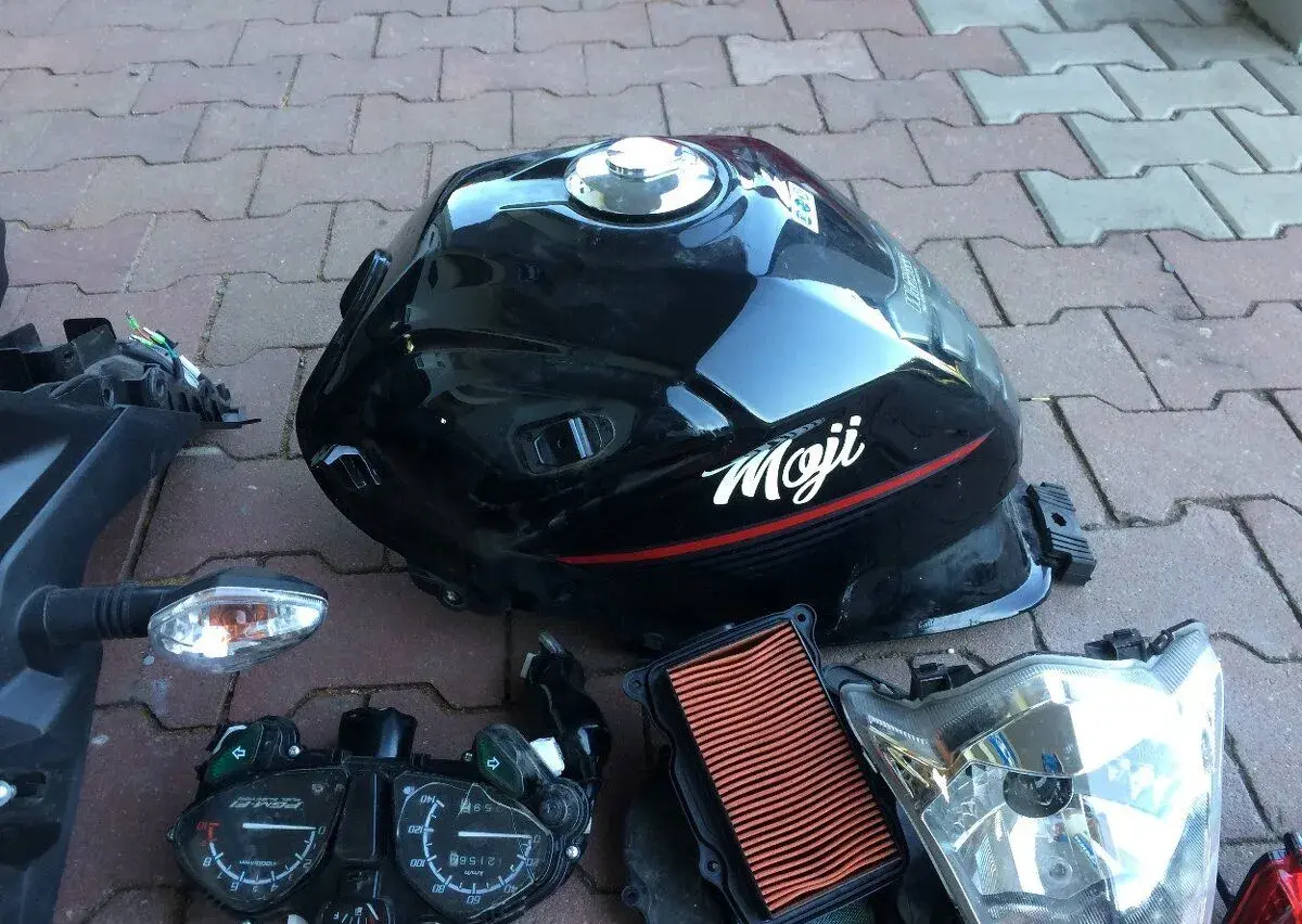 Honda CB125F dily Nadrz sedadlo vyfuk blikace atd
