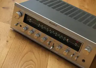 SONY STR-7055 FM/AM stereo přijímač (1972-76)